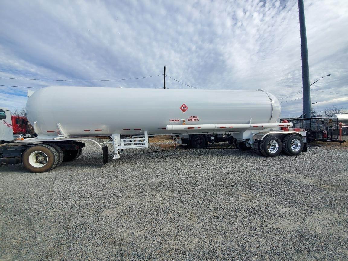 Polar MC-331 11600 Gallon Industrial Gas LPG Tank Trailer