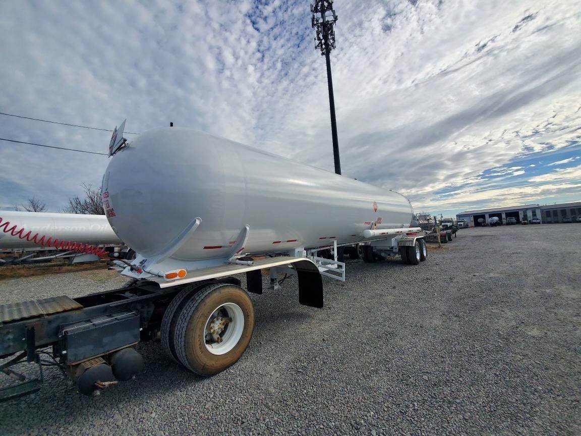 Polar MC-331 11600 Gallon Industrial Gas LPG Tank Trailer