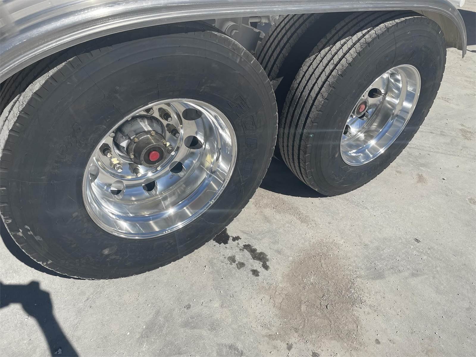 Polar MC-331 11600 Gallon Industrial Gas LPG Tank Trailer