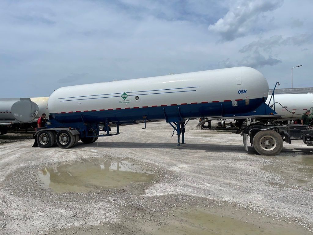 Superior NH3 Transport 10,450 Gallon Tanker Trailer