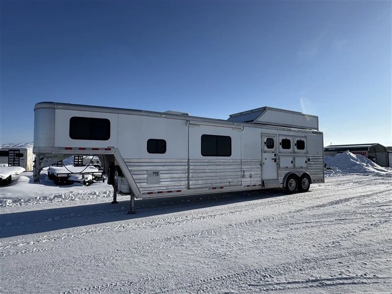 2020 Cimarron 3H LQ Horse Trailer Outlaw Conversion