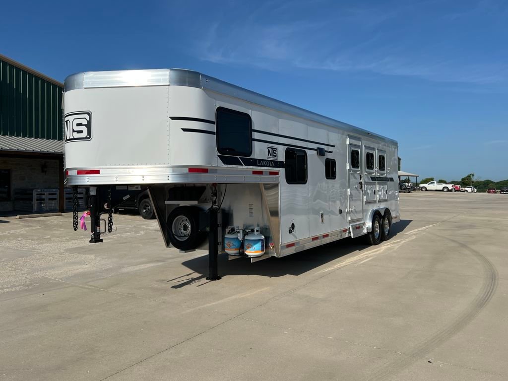 Lakota Charger 3H Horse Trailer for Sale | Conext Depot